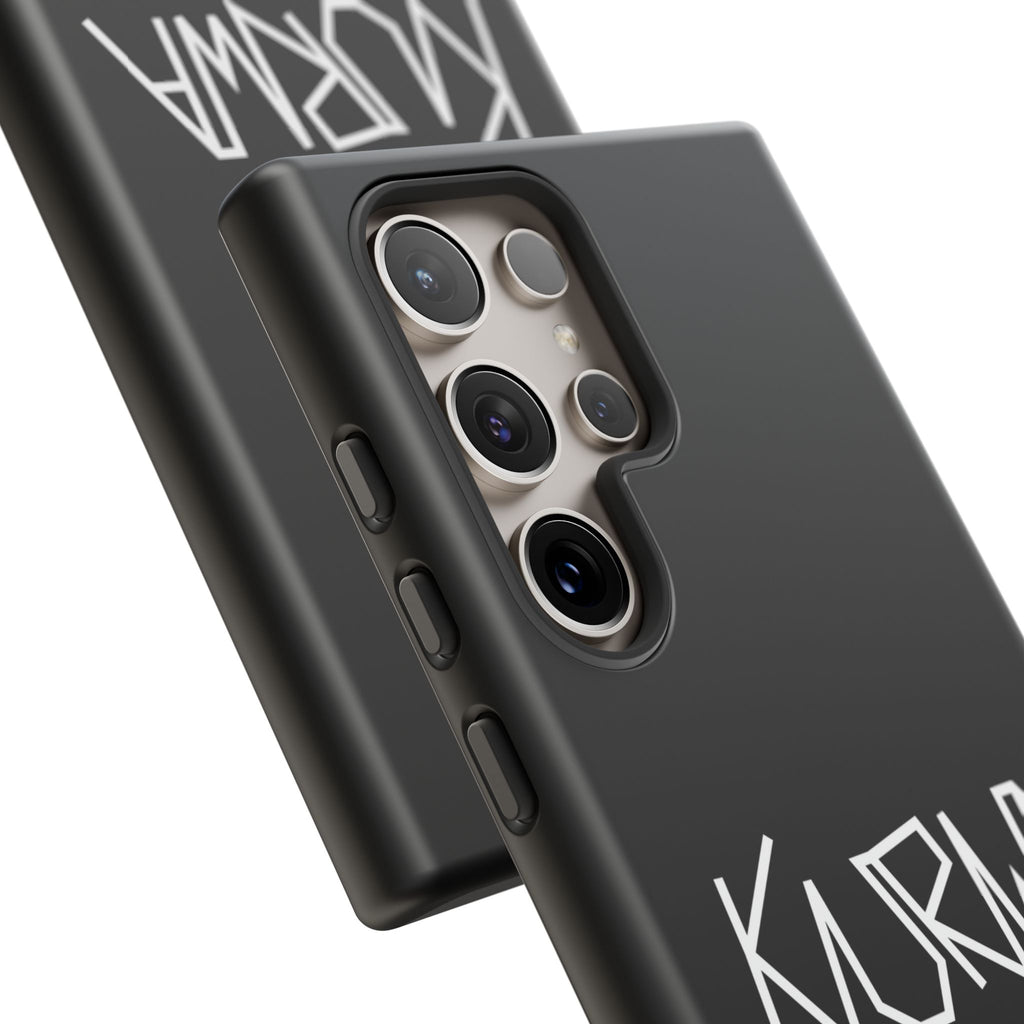 Etui na telefon - minimalistyczne czarne etui „KURWA” w stylu graffiti