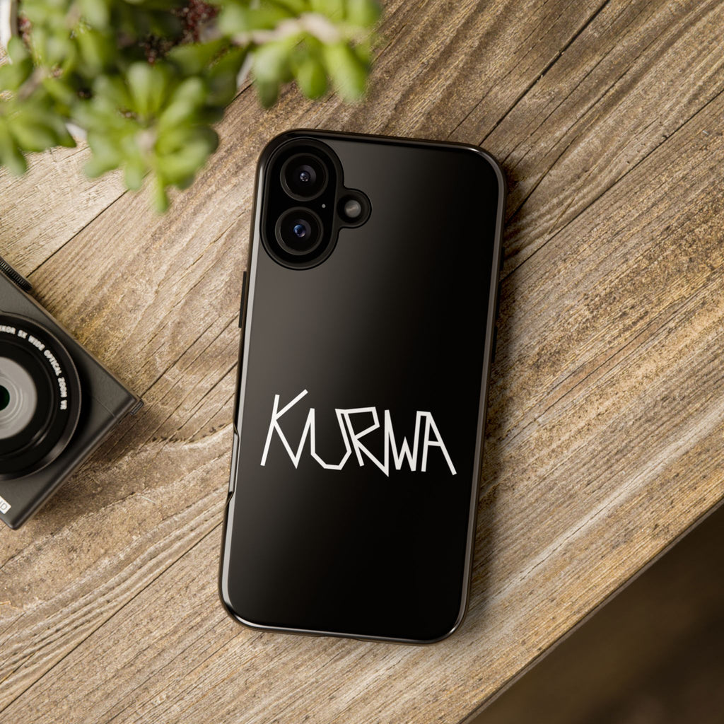 Etui na telefon - minimalistyczne czarne etui „KURWA” w stylu graffiti