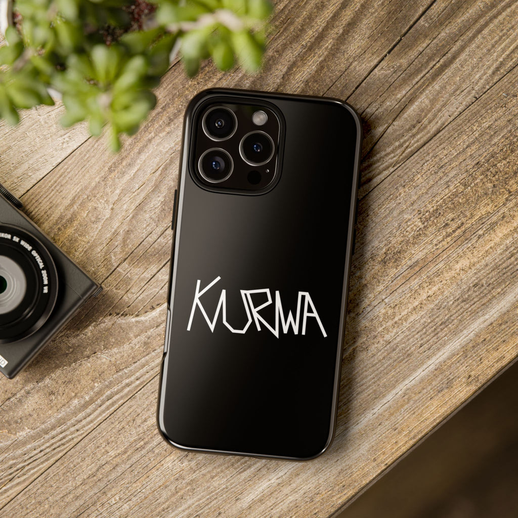 Etui na telefon - minimalistyczne czarne etui „KURWA” w stylu graffiti