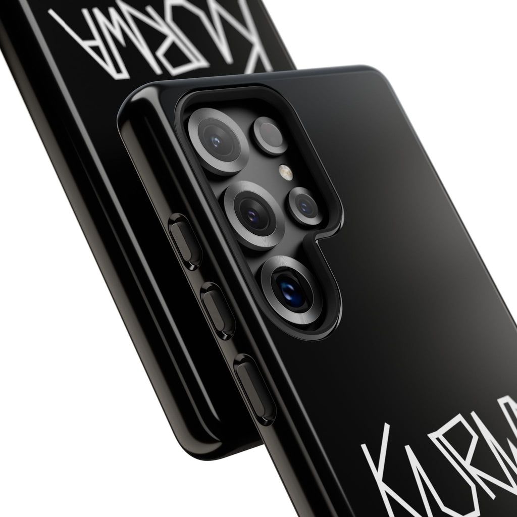 Etui na telefon - minimalistyczne czarne etui „KURWA” w stylu graffiti