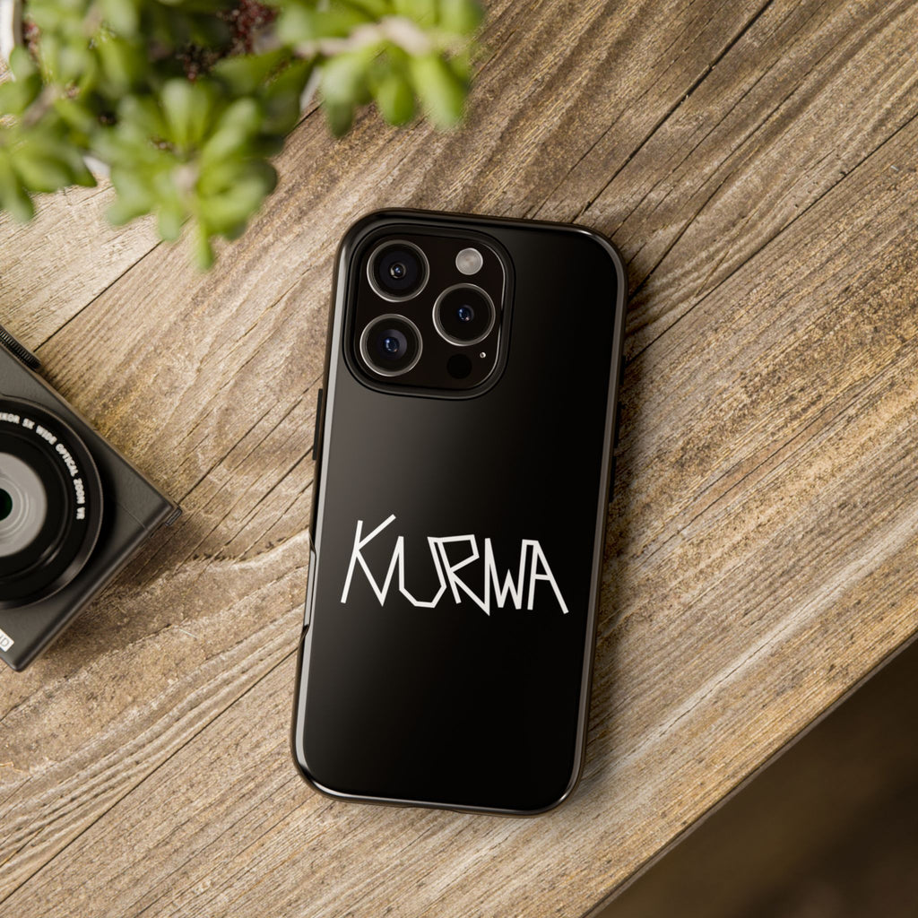 Etui na telefon - minimalistyczne czarne etui „KURWA” w stylu graffiti
