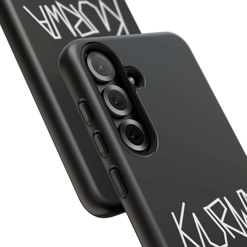 Etui na telefon - minimalistyczne czarne etui „KURWA” w stylu graffiti