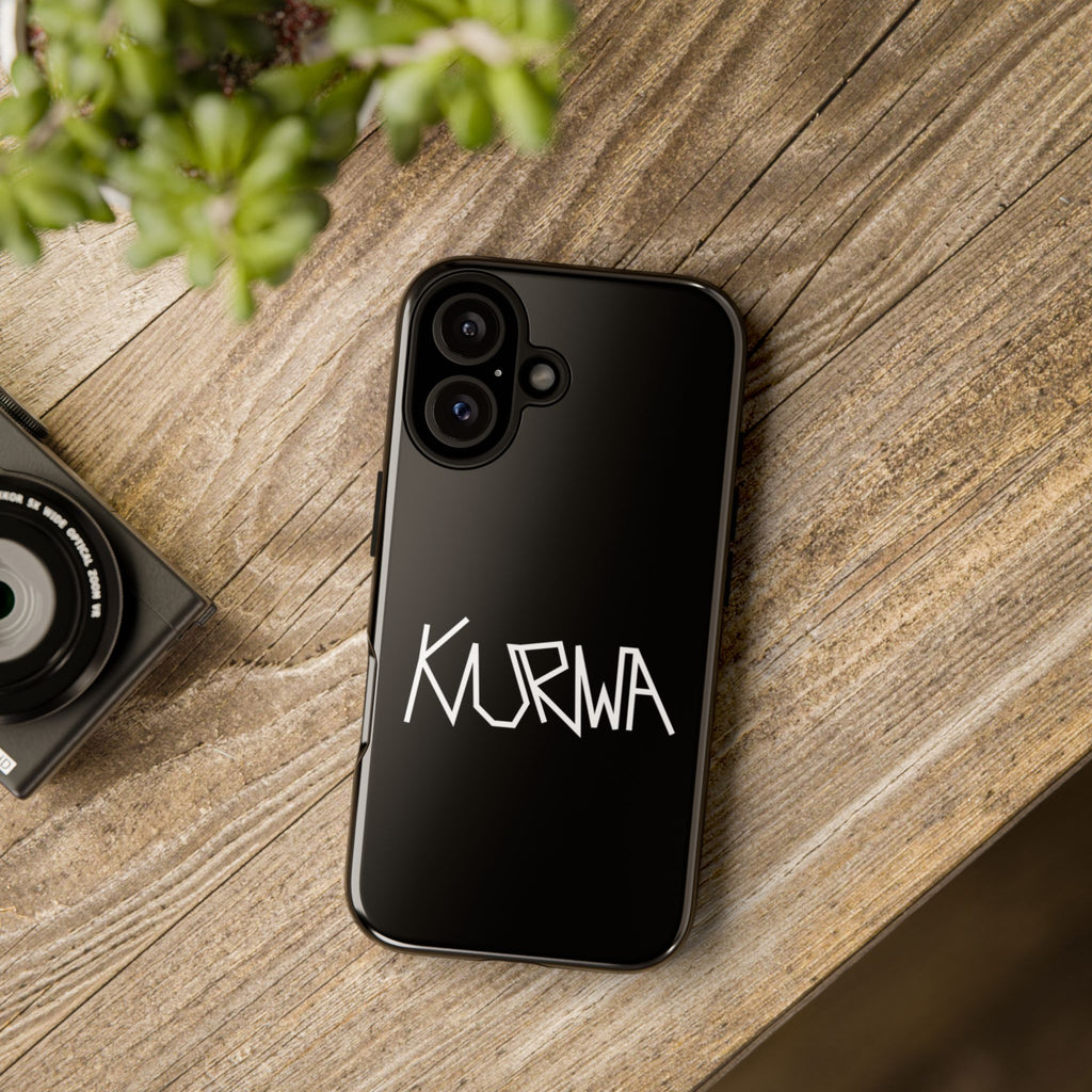 Etui na telefon - minimalistyczne czarne etui „KURWA” w stylu graffiti