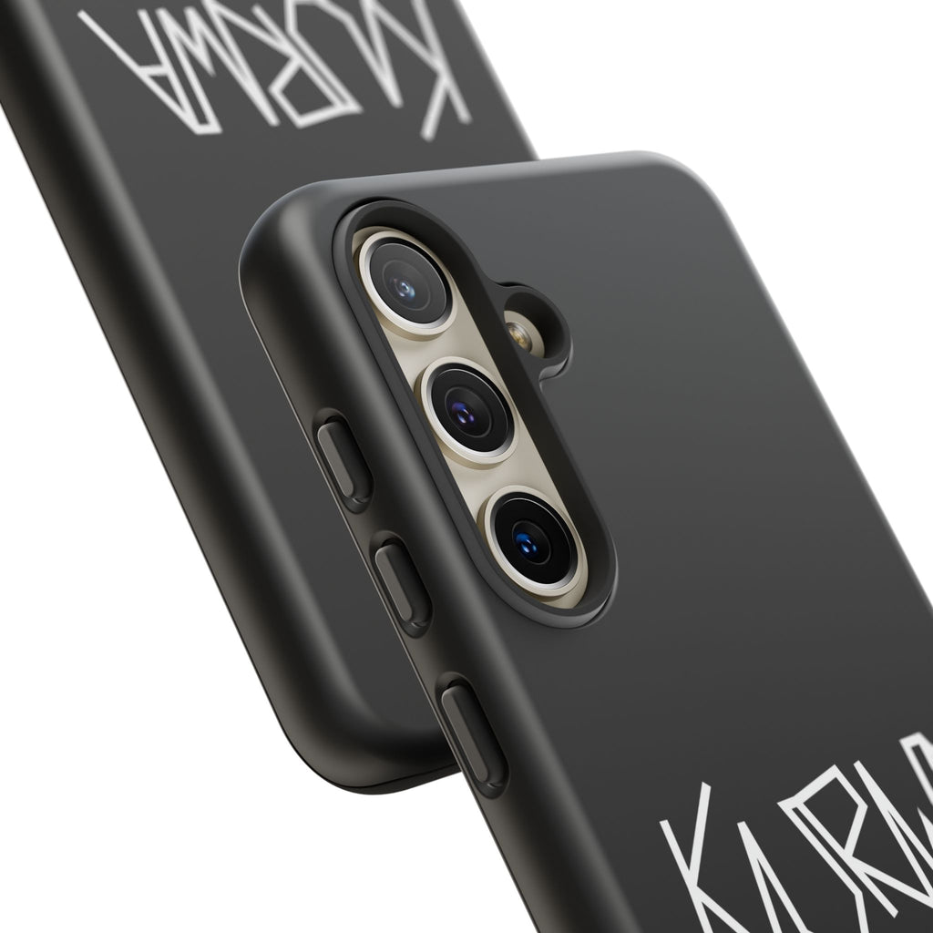 Etui na telefon - minimalistyczne czarne etui „KURWA” w stylu graffiti